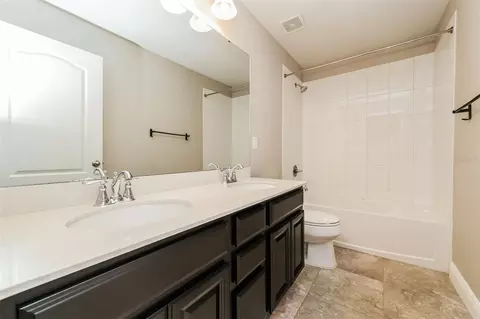 Bath - 11140 Spring Point Cir, Riverview, FL 33579 photo 2 of 3