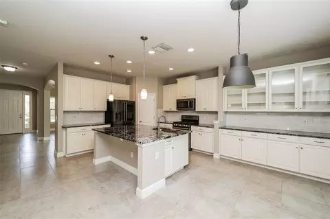 Kitchen - 11140 Spring Point Cir, Riverview, FL 33579 photo 3 of 3
