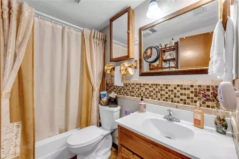 Bath - 13610 Acker Rd, Dover, FL 33527 photo 1 of 3