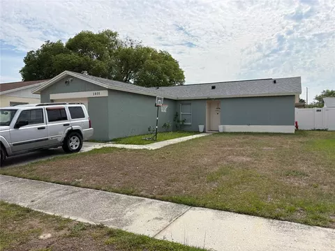 1035 Pine Ridge Cir, Brandon, FL 33511