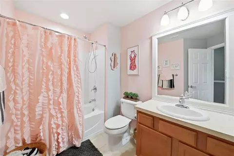 Bath - 2125 Wild Grape Pl, Riverview, FL 33578 photo 4 of 4
