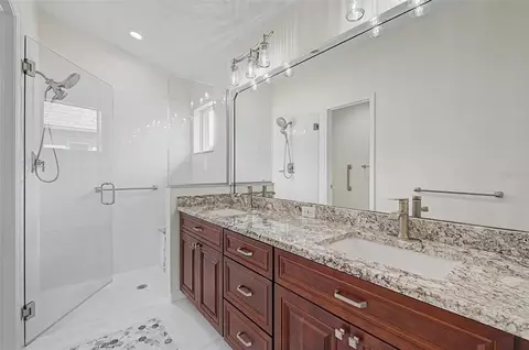 Bath - 11709 Spindrift Loop, Hudson, FL 34667 photo 1 of 6