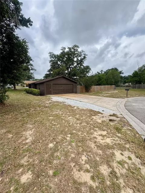610 King Henry Ct, Seffner, FL 33584