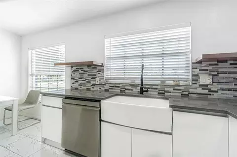 Kitchen - 12121 Colonial Estates Ln, Riverview, FL 33579 photo 2 of 4
