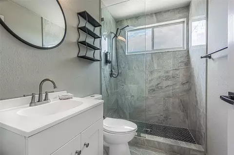 Bath - 12121 Colonial Estates Ln, Riverview, FL 33579 photo 1 of 3