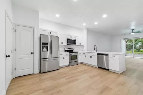 Kitchen - 4911 Barnstead Dr, Riverview, FL 33578 photo 1 of 3
