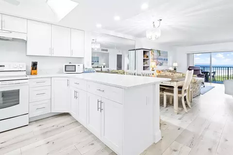 7520 Ridgewood Ave #906, Cape Canaveral, FL 32920