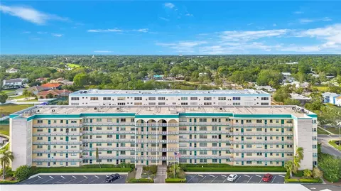 2960 59th St S #405, Gulfport, FL 33707