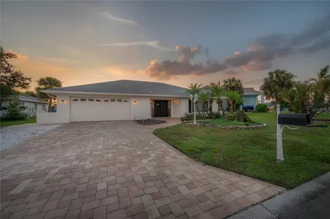 6322 Cottonwood Ln, Apollo Beach, FL 33572