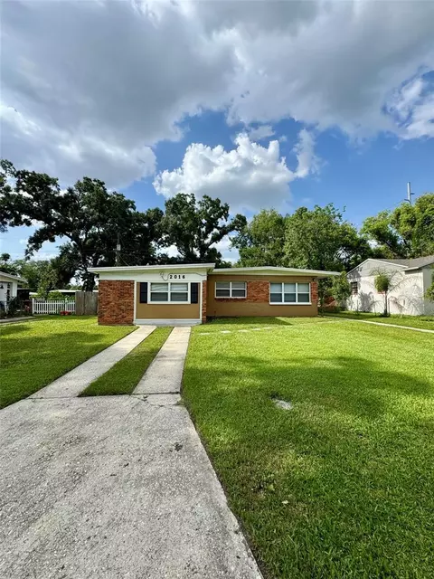 2016 E Crenshaw St, Tampa, FL 33610