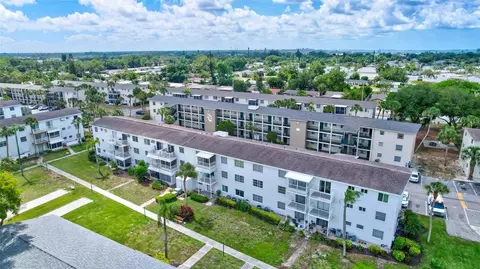 View/Area - 2217 Sunset Dr #E27, Bradenton, FL 34207 photo 4 of 7
