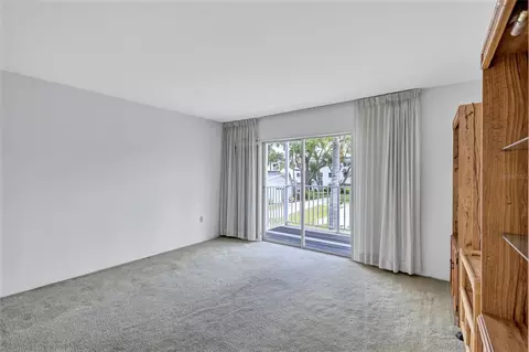Living - 2217 Sunset Dr #E27, Bradenton, FL 34207 photo 3 of 3