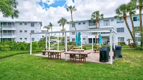 Exterior - 2217 Sunset Dr #E27, Bradenton, FL 34207 photo 6 of 10
