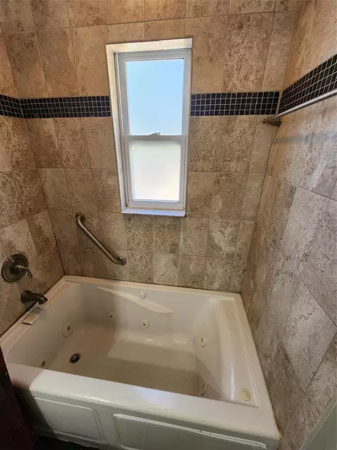 Bath - 1608 Edna Ave, Largo, FL 33770 photo 2 of 5