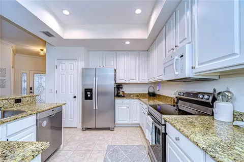 Kitchen - 208 Elm View Ct, Brandon, FL 33511 photo 2 of 4