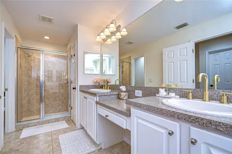 Bath - 208 Elm View Ct, Brandon, FL 33511 photo 2 of 4