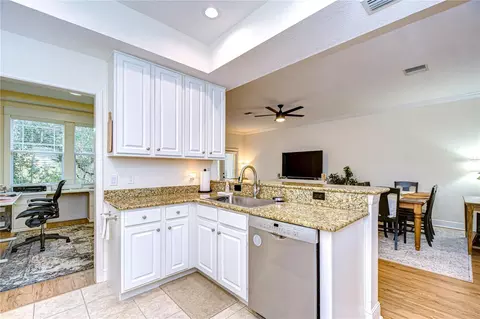 Kitchen - 208 Elm View Ct, Brandon, FL 33511 photo 3 of 4