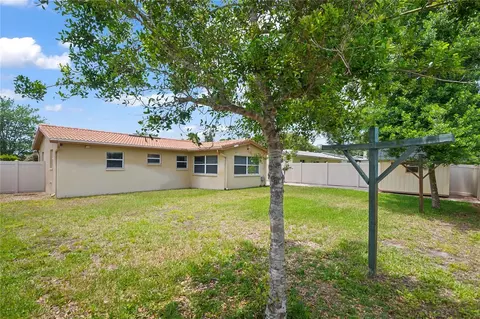 Exterior - 970 8th Ave NE, Largo, FL 33770 photo 7 of 12