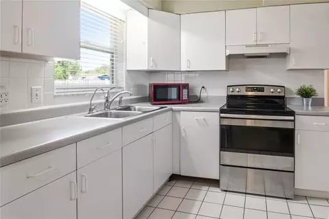 Kitchen - 970 8th Ave NE, Largo, FL 33770 photo 1 of 3