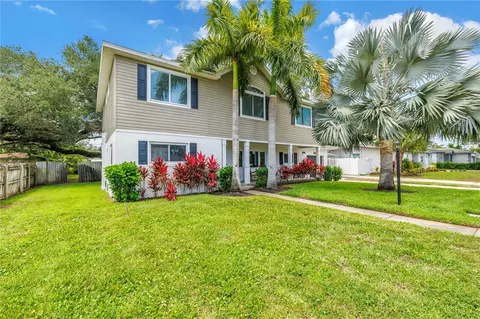 10819 Seminole Dr N, Saint Petersburg, FL 33708