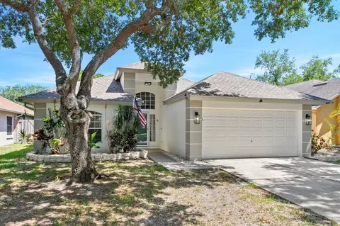 1603 Scotch Pine Dr, Brandon, FL 33511
