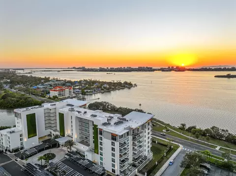 1020 Sunset Point Rd #111, Clearwater, FL 33755