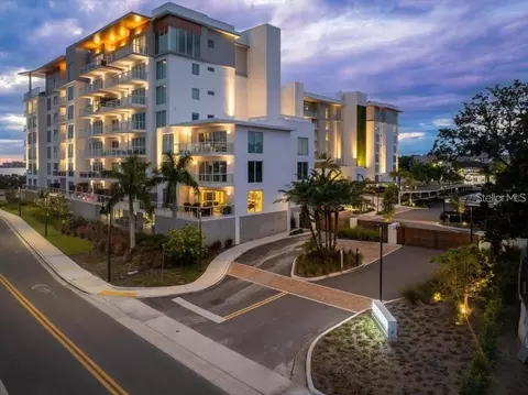 1020 Sunset Point Rd #111, Clearwater, FL 33755