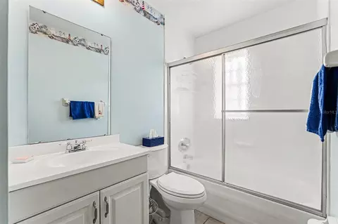 Bath - 2022 Lance Ct, Dover, FL 33527 photo 2 of 2