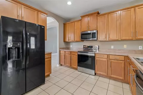 Kitchen - 8718 Sandy Plains Dr, Riverview, FL 33578 photo 3 of 5