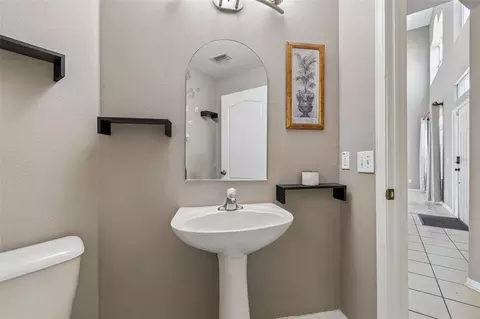 Bath - 8718 Sandy Plains Dr, Riverview, FL 33578 photo 2 of 9