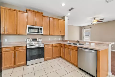 Kitchen - 8718 Sandy Plains Dr, Riverview, FL 33578 photo 4 of 5