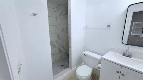 Bath - 131 Sabal Ct #E, Oldsmar, FL 34677 photo 1 of 4