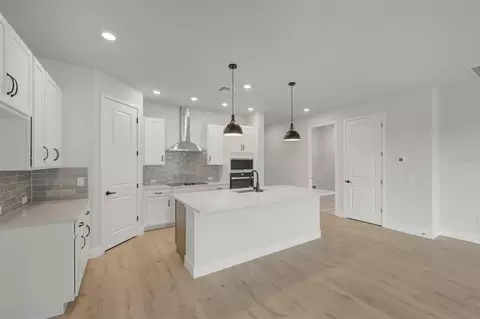 Kitchen - 10665 Crescent Creek Xing, Parrish, FL 34219 photo 1 of 2