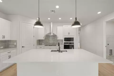 Kitchen - 10665 Crescent Creek Xing, Parrish, FL 34219 photo 2 of 2