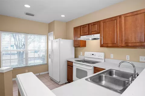 Kitchen - 4517 Kennewick Pl, Riverview, FL 33578 photo 2 of 3