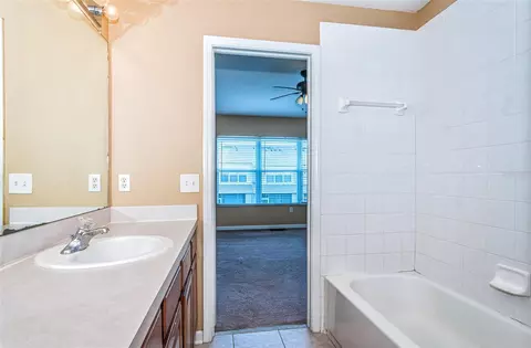 Bath - 4517 Kennewick Pl, Riverview, FL 33578 photo 1 of 2