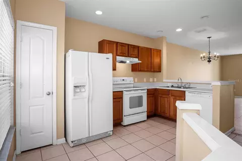 Kitchen - 4517 Kennewick Pl, Riverview, FL 33578 photo 1 of 3
