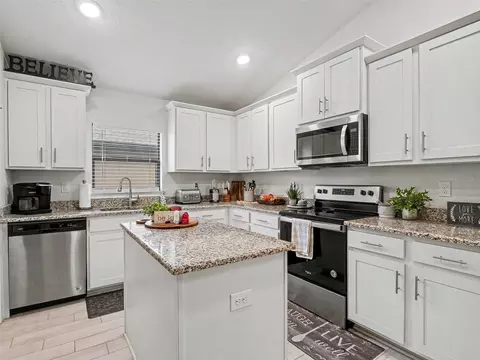 Kitchen - 16137 61st Ln E, Parrish, FL 34219 photo 3 of 3