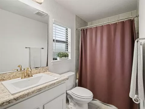 Bath - 16137 61st Ln E, Parrish, FL 34219 photo 2 of 5