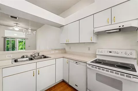 Kitchen - 12514 Hollybrook Ln, Hudson, FL 34669 photo 2 of 3