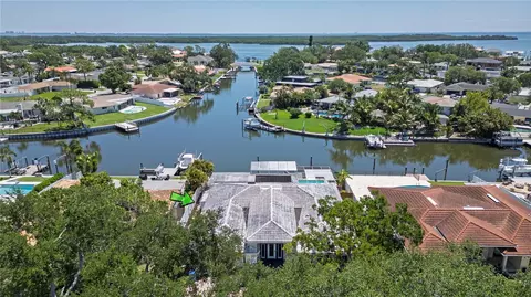 1880 Tanglewood Dr NE, Saint Petersburg, FL 33702