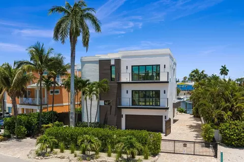 201 N Harbor Dr, Holmes Beach, FL 34217