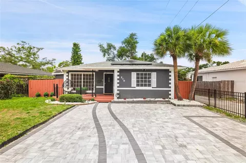 210 49th St N, Saint Petersburg, FL 33710