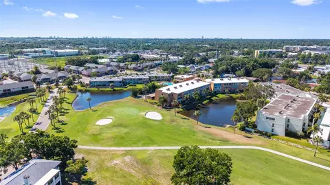 225 Country Club Dr #B221, Largo, FL 33771
