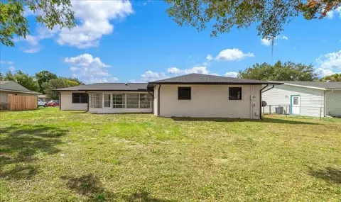 Exterior - 59 Silver Pl, Ocala, FL 34472 photo 6 of 7