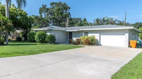 8272 127th St, Seminole, FL 33776