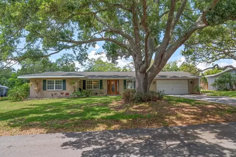 802 Alamanda Dr, Largo, FL 33770
