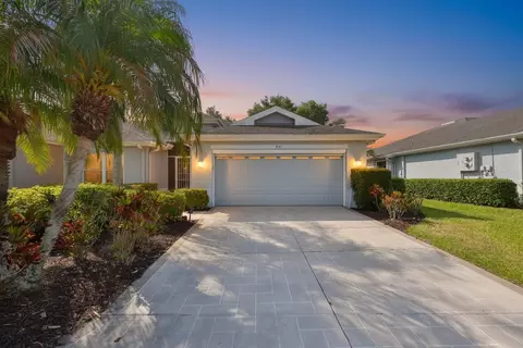 951 Villeroy Greens Dr, Sun City Center, FL 33573