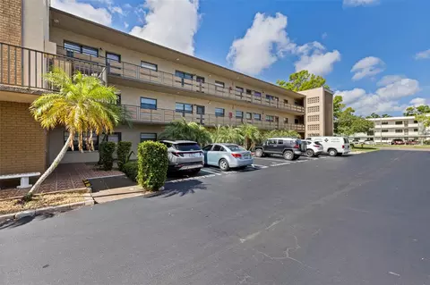 5975 Terrace Park Dr N #204, Saint Petersburg, FL 33709