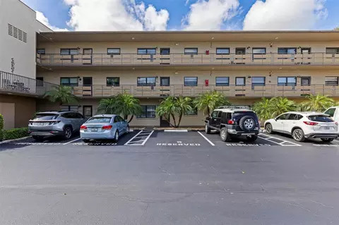 5975 Terrace Park Dr N #204, Saint Petersburg, FL 33709
